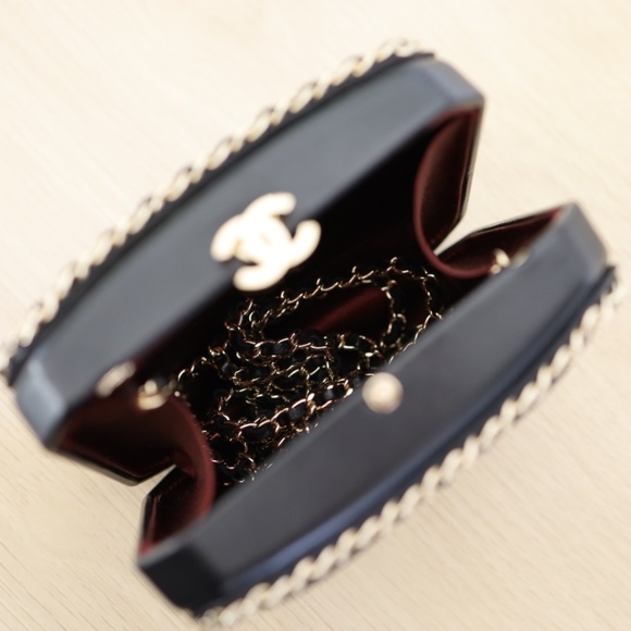 ❌NOT AVAILABLE❌ RARE GHW Chanel Chain Frame CC Box Minaudiere Calfskin Mini Clut - Picture 13 of 15